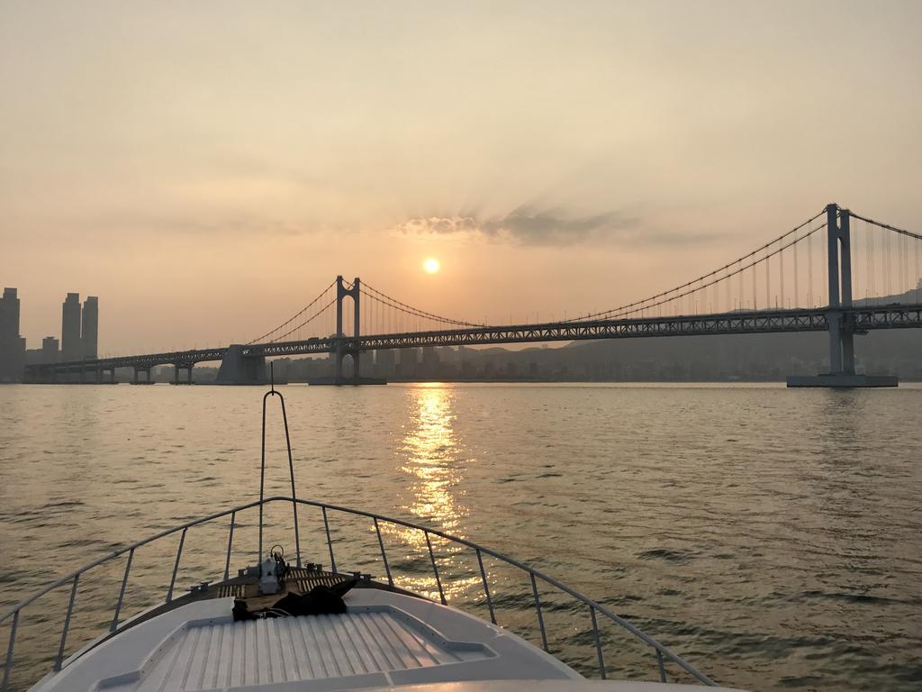Hotel Sea And Yacht à Busan Extérieur photo