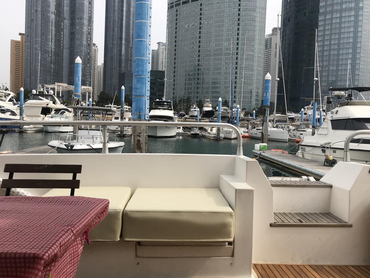 Hotel Sea And Yacht à Busan Extérieur photo